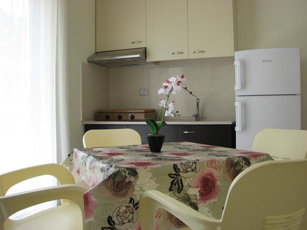 Aparthotel Vila Tufi Velipojë Extérieur photo
