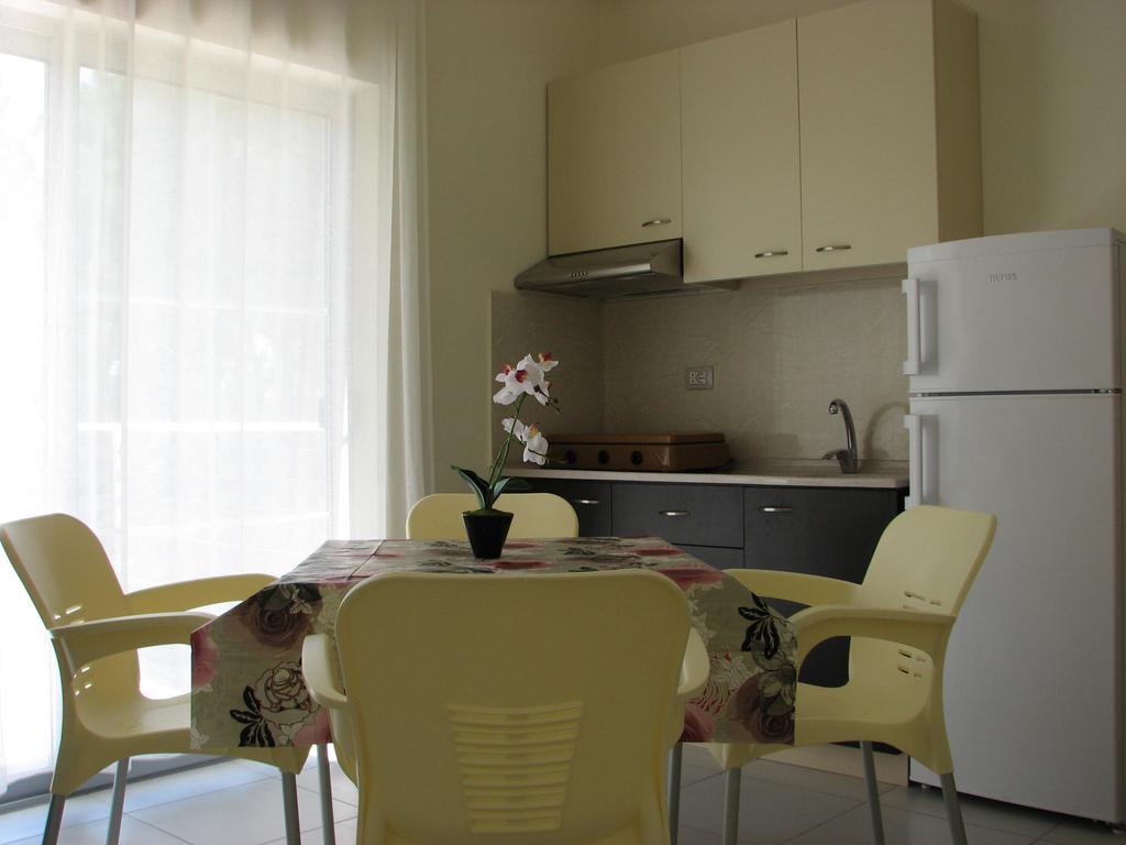 Aparthotel Vila Tufi Velipojë Extérieur photo
