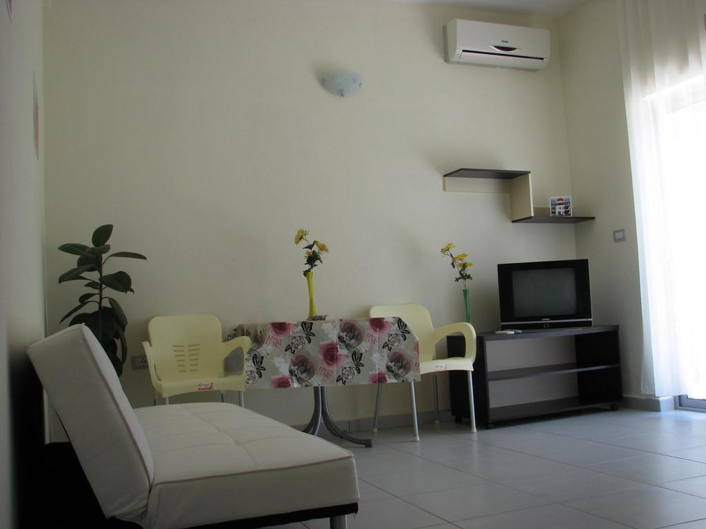 Aparthotel Vila Tufi Velipojë Extérieur photo